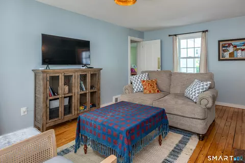 Living - 89 N Main St # -A, Kent, CT 06757 photo 4 of 4