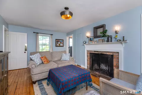 Living - 89 N Main St # -A, Kent, CT 06757 photo 3 of 4
