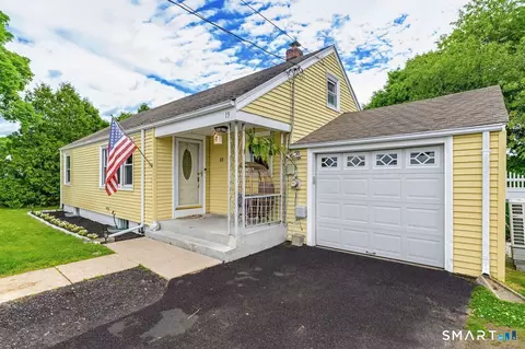 13 Miner Ave, Waterford, CT 06385