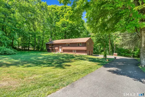 122 Fresh Meadow Dr, Trumbull, CT 06611
