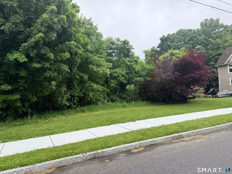 32 Hubbard St, Winchester, CT 06098