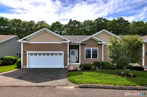 61 Pondview Cir #61, Beacon Falls, CT 06403