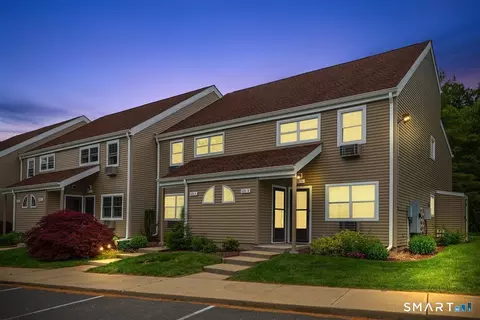 1231 Washington St #2, Middletown, CT 06457