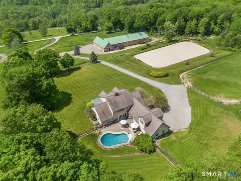 5 Mccarthy Rd, Beekman, NY 12531