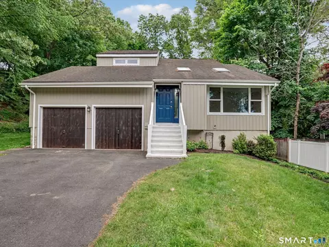 35 Crystal Ln, Fairfield, CT 06824