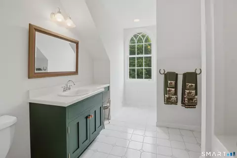 Bath - 395 Sperry Rd, Bethany, CT 06524 photo 2 of 2