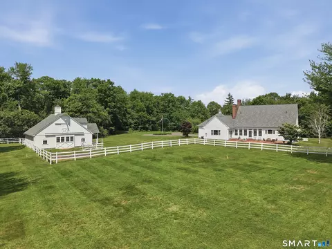 Exterior - 395 Sperry Rd, Bethany, CT 06524 photo 4 of 10