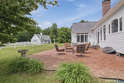 Exterior - 395 Sperry Rd, Bethany, CT 06524 photo 7 of 10