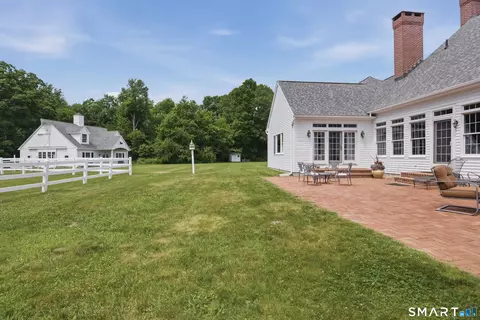 Exterior - 395 Sperry Rd, Bethany, CT 06524 photo 8 of 10