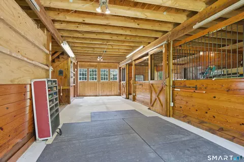 Entry Way - 395 Sperry Rd, Bethany, CT 06524 photo 4 of 4