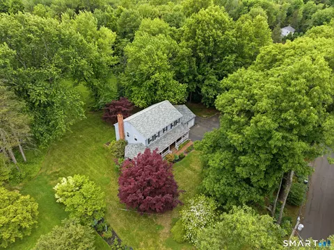 13 Juniper Rd, Bloomfield, CT 06002