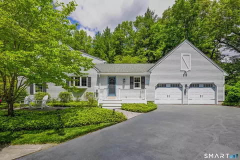 3 Glenmore Dr, Farmington, CT 06032