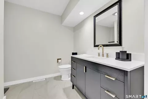 Bath - 119 Judge Ln, Bethlehem, CT 06751 photo 2 of 6