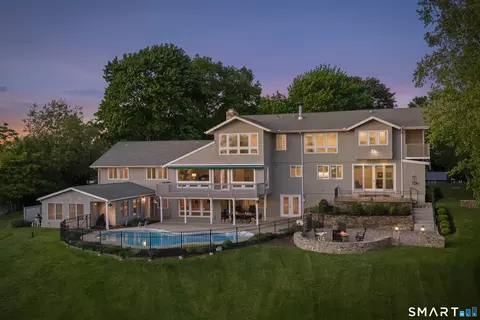 132 Merrimac Dr, Trumbull, CT 06611