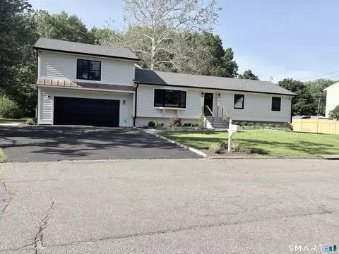 33 Manor Dr, Trumbull, CT 06611