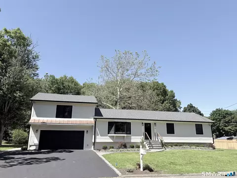 33 Manor Dr, Trumbull, CT 06611