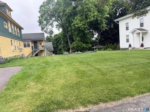 82-84 Rockwell St, Winchester, CT 06098