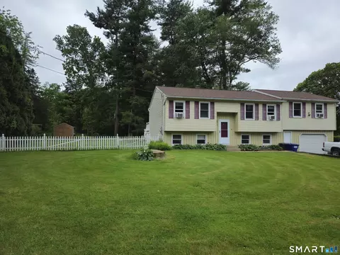 13 Fernwood St, Plainfield, CT 06374