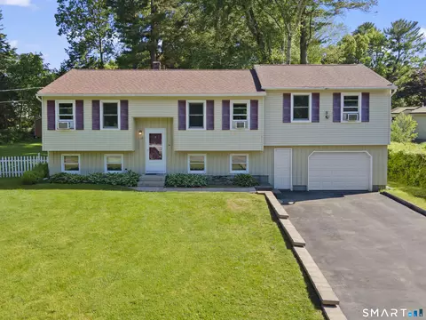13 Fernwood St, Plainfield, CT 06374