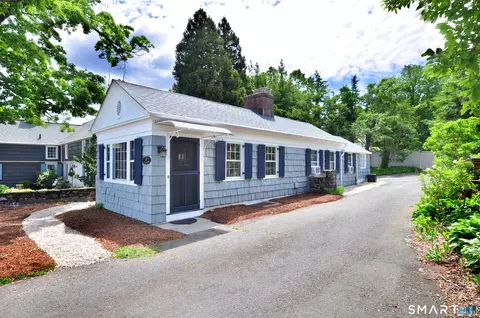 10 Toll House Ln, West Hartford, CT 06117