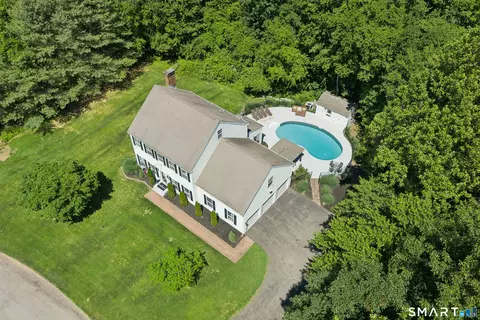35 Pheasant Ln, Hamden, CT 06518