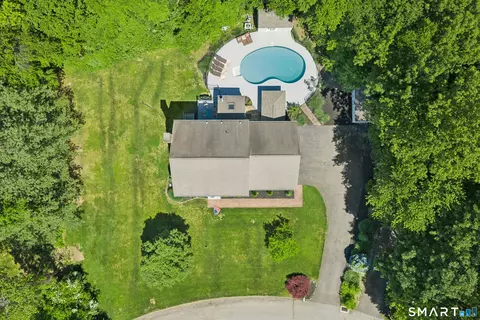 View/Area - 35 Pheasant Ln, Hamden, CT 06518 photo 4 of 6