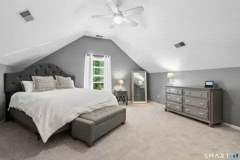 Bedroom - 35 Pheasant Ln, Hamden, CT 06518 photo 1 of 3