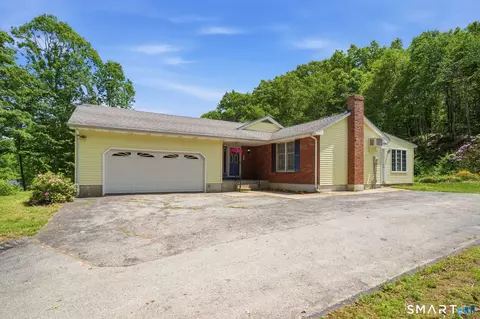 32 Chris Dr, Uncasville, CT 06382
