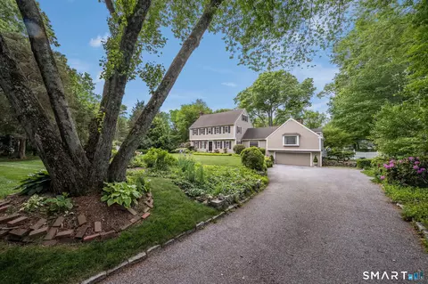 9 Randi Dr, Madison, CT 06443
