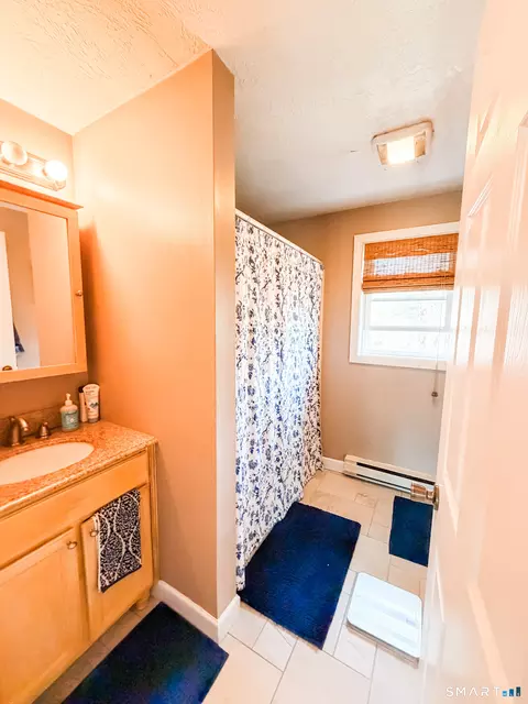 Bath - 199 Mashentuck Rd, Killingly, CT 06239 photo 1 of 1