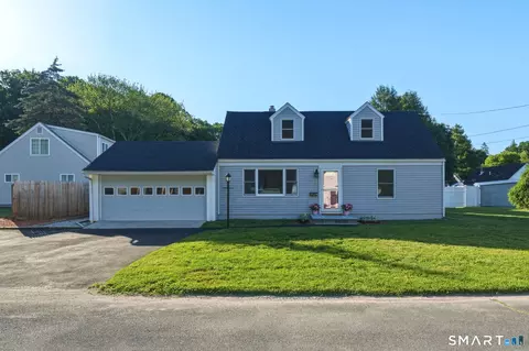 2 Oven Rock Rd, Bethel, CT 06801