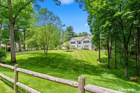 7 Tallwood Ln, Weatogue, CT 06089