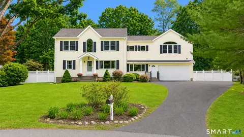 120 Saddle View Rd, Fairfield, CT 06825