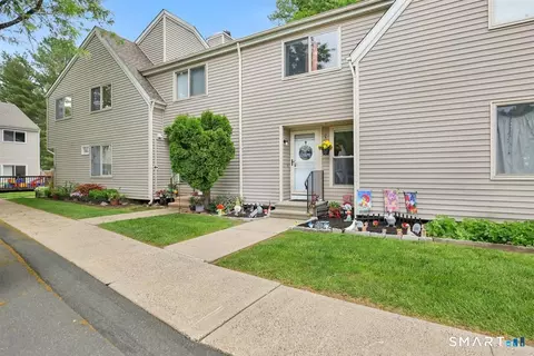 15 Cherokee Ct #15, Cromwell, CT 06416