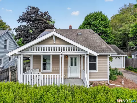 74 Vivian St, Waterford, CT 06385