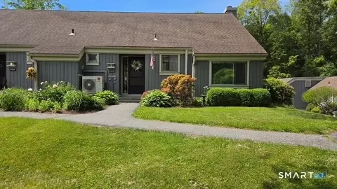 340 Heritage Vlg #B, Southbury, CT 06488