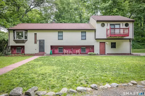 5 Gail Ave, Uncasville, CT 06382