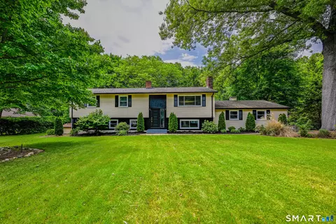 31 Hollow Brook Rd, Windsor, CT 06095