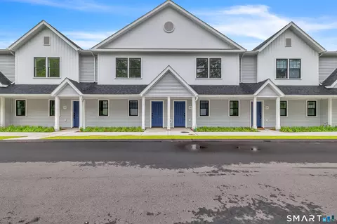 138 Boston Post Rd #17, East Lyme, CT 06333