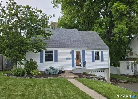 36 Oakdale St, Wethersfield, CT 06109
