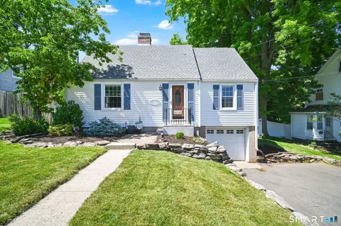 36 Oakdale St, Wethersfield, CT 06109