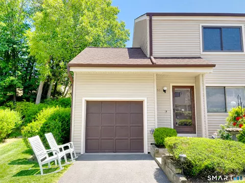 35 Deer Run #35, Bethel, CT 06801