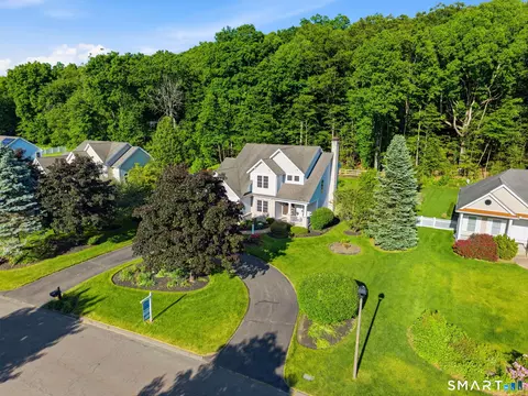 16 Harvest Ln, Bloomfield, CT 06002