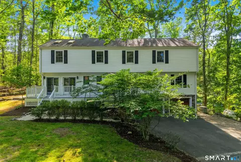 156 W Haviland Ln, Stamford, CT 06903