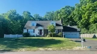 18 Wauneta Rd, Trumbull, CT 06611