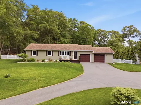 5 Beechcrest Dr, East Hampton, CT 06424