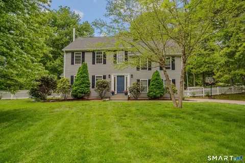 37 Stanton Ln, Pawcatuck, CT 06379