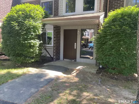 7 Padanaram Rd #J245, Danbury, CT 06811