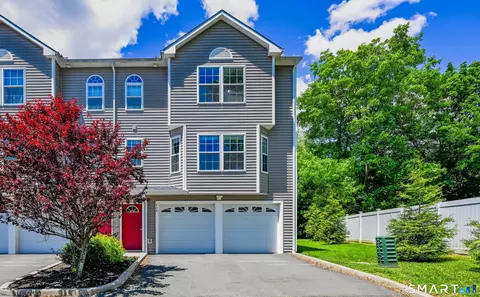 58 Leonard St #408, Meriden, CT 06451
