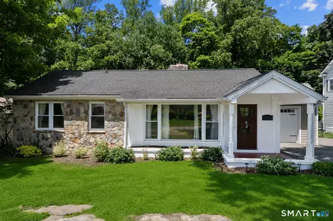 45 Woodridge Cir, Trumbull, CT 06611